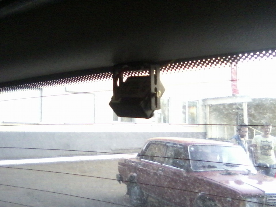 Установка камеры заднего вида в салоне автомобиля