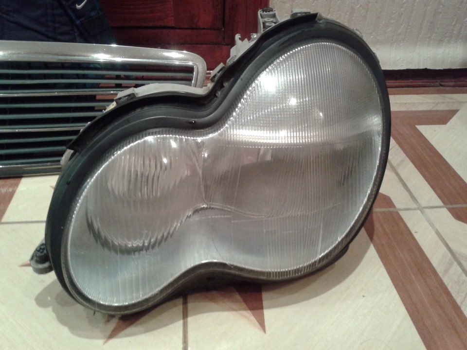 Продаю оригинальные решетку и фары на дорестайлинг w203 — Mercedes-Benz ...