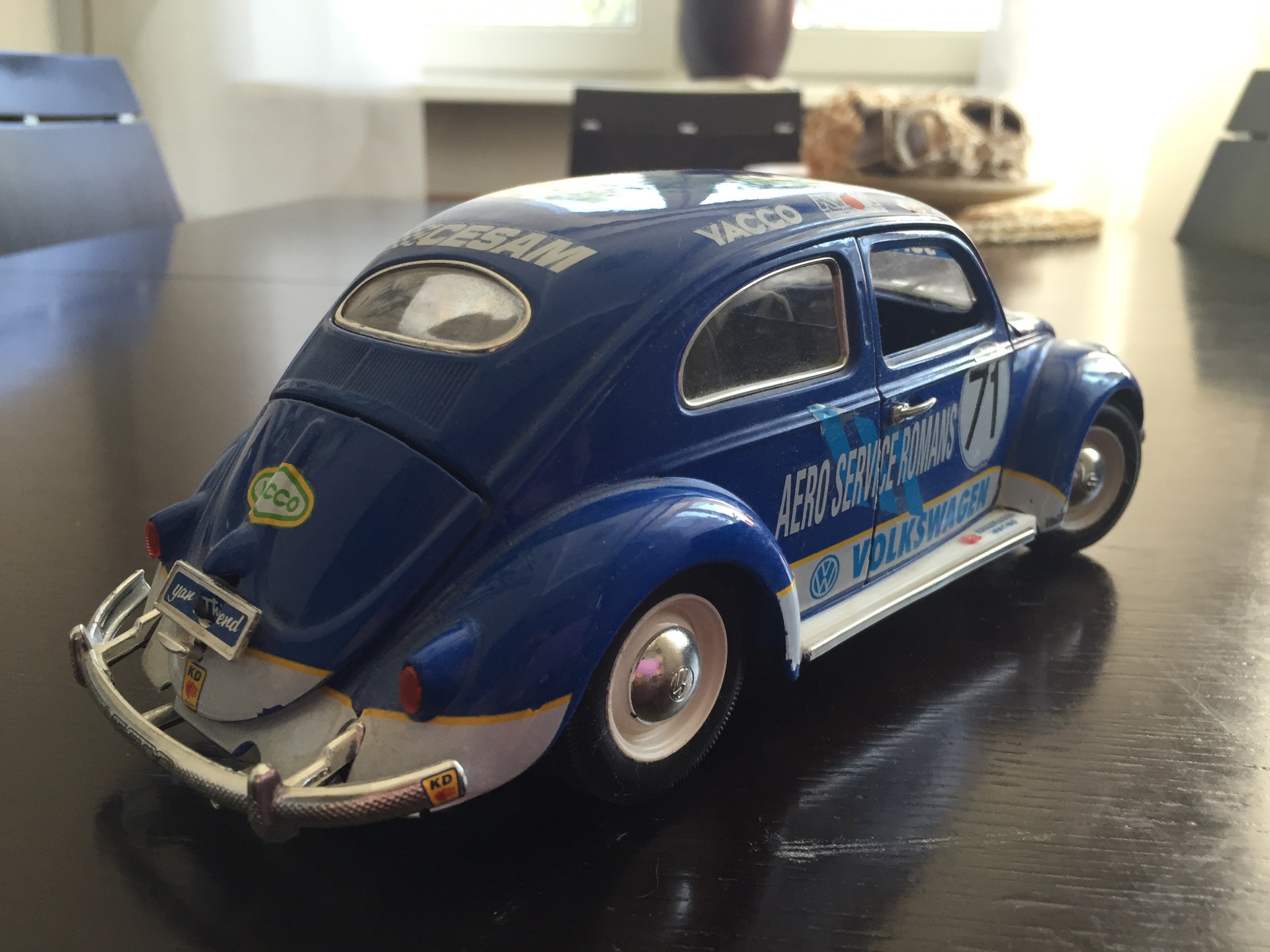 1 18 43. VW Beetle машинка 1/18. Модель Sunnyside Volkswagen Жук 1 32. Beetle 1:18 Bburago. Фольксваген Жук модель 1/18.