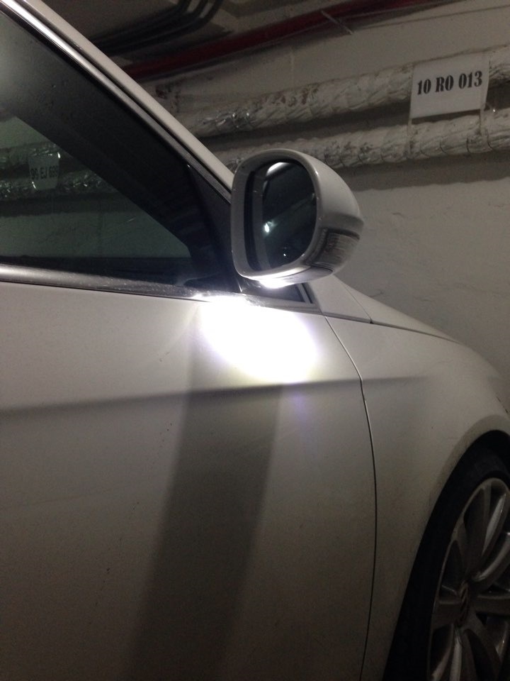 Подсветка в зеркалах — Volkswagen Passat B6, 3,2 л, 2009 года ...