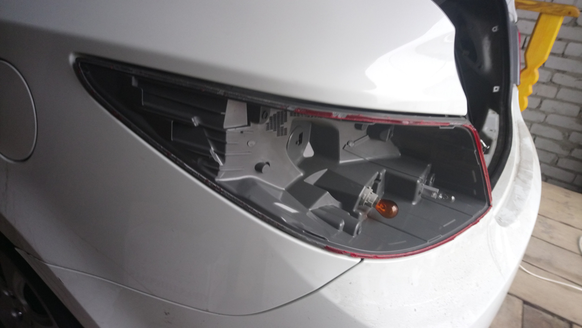 Как снять заднюю фару hyundai solaris
