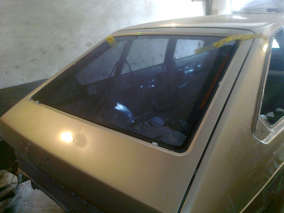 Покраска рамки заднего стекла автомобиля