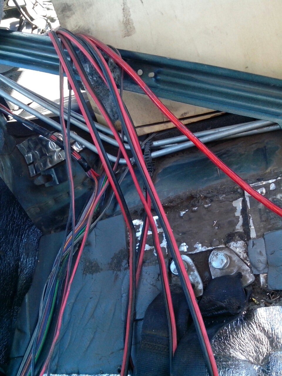 Усилитель на пищалки, новые межблоки, ремонт генератора, новые провода ...