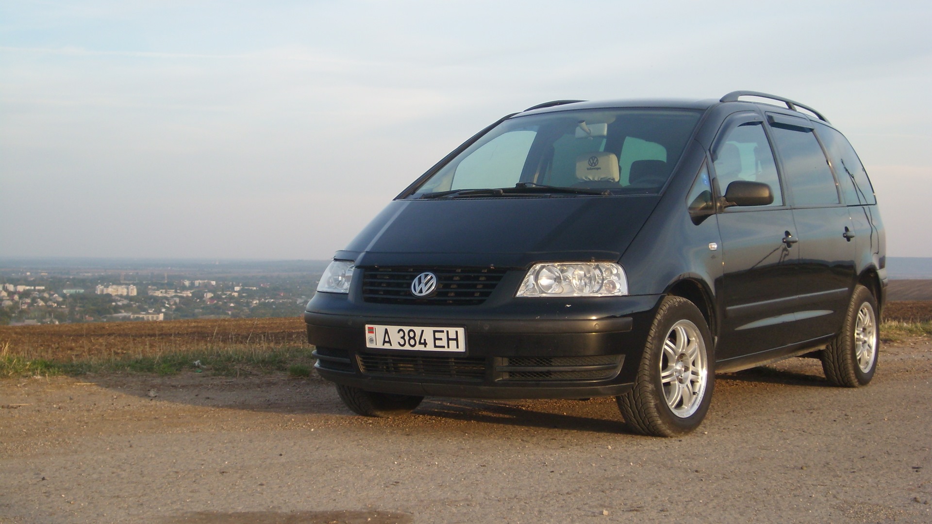 Volkswagen sharan 2001. VW Sharan 1.9 TDI 1999. VW Sharan 1.9 TDI 1997 Tuning. Фольксваген Шаран 2005 1.9 тди. VW Sharan 1.9 TDI 1998 С черными дисками.