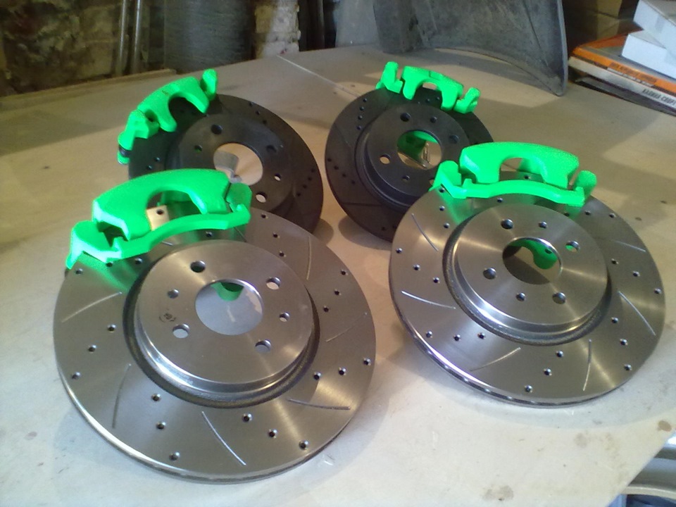 Покраска суппортов люминесцентной краской (салатик) — Lada Приора седан ...