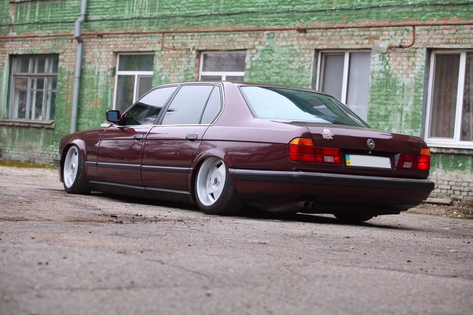 РўРµРјРЅРѕ С„РёРѕР»РµС‚РѕРІС‹Р№ BMW e38