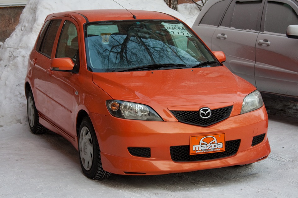 Mazda demio 2005. Мазда демио цвет. Mazda demio/2. Мазда демио синяя. Мазда демио синего цвета фото.