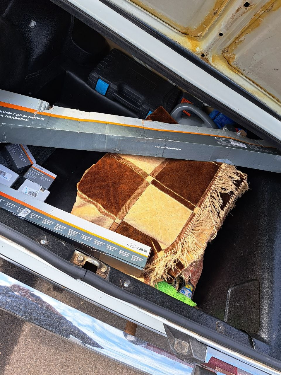 Замена шаровых, рулевой трапеции и задних реактивных тяг — Lada 2106, 1 ...