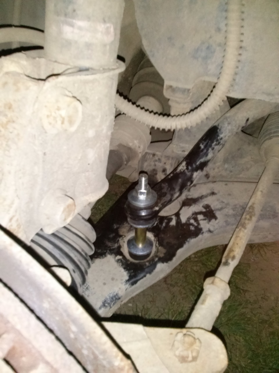 Замена стоек стабилизатора поперечной устойчивости — Mitsubishi Lancer ...