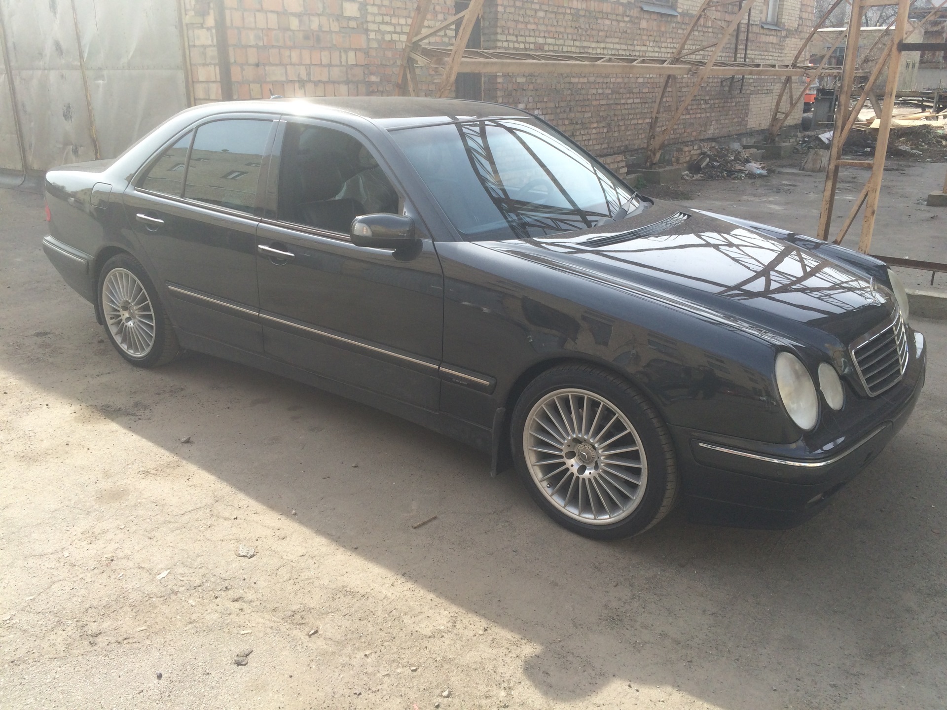 Диски 210. W210 r18 AMG. Мерседес е210 на дисках r18. W210 диски r18. Диски на Мерседес w210 r18.