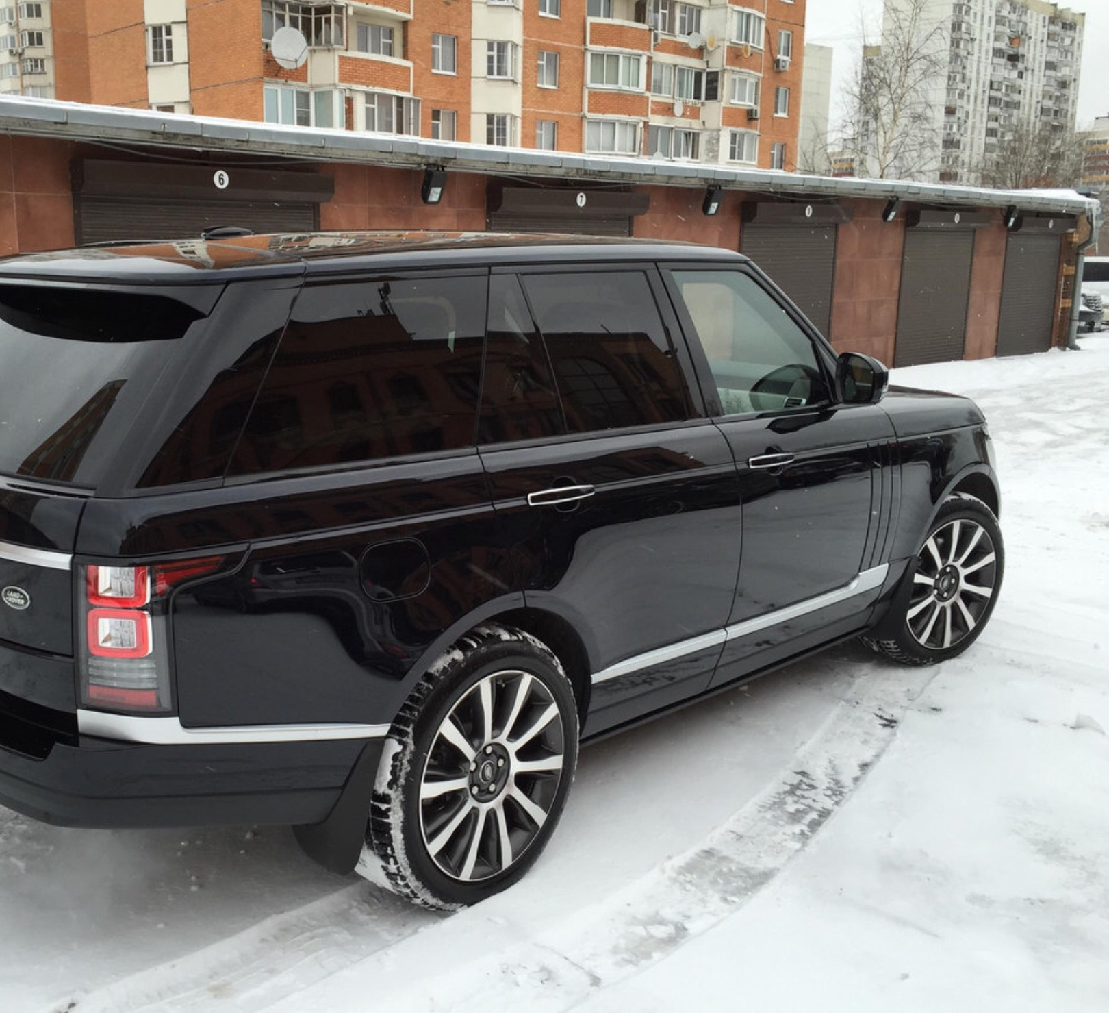 Voge sr4 max. Рендж Ровер Вог 4. Range Rover 2015 черный. Range Rover 4 черный. Ленд Ровер Рендж Ровер 2015 черный.