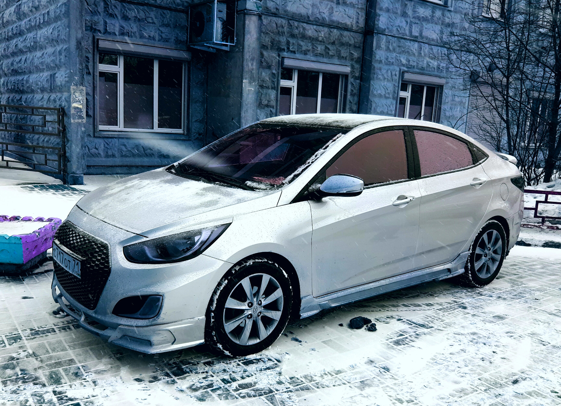 Solaris 11 года. Hyundai Solaris тюнинговый. Hyundai Solaris 2012. Hyundai Solaris 2011. Hyundai Solaris 2011 обвес.