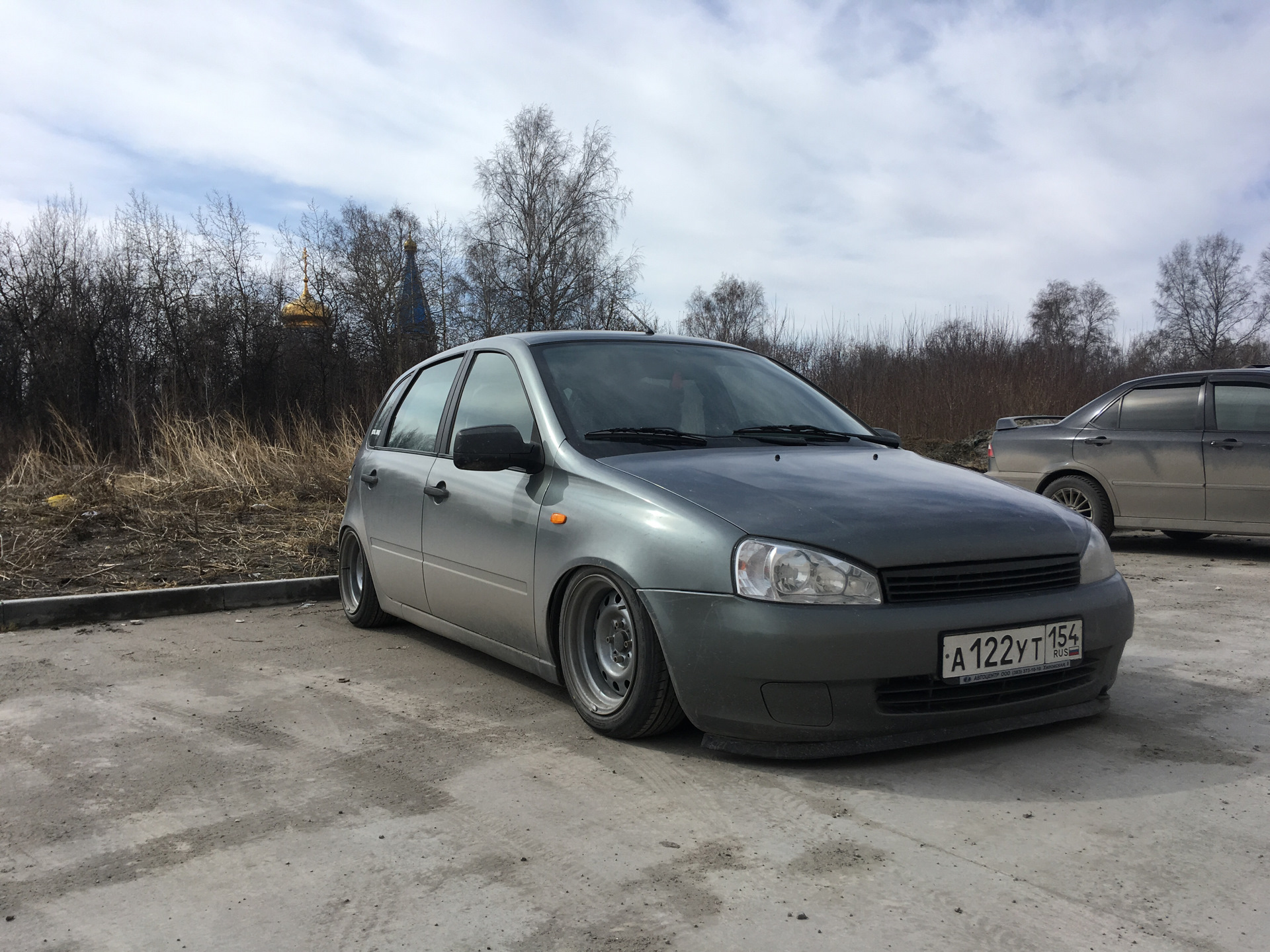 Lada Kalina stance