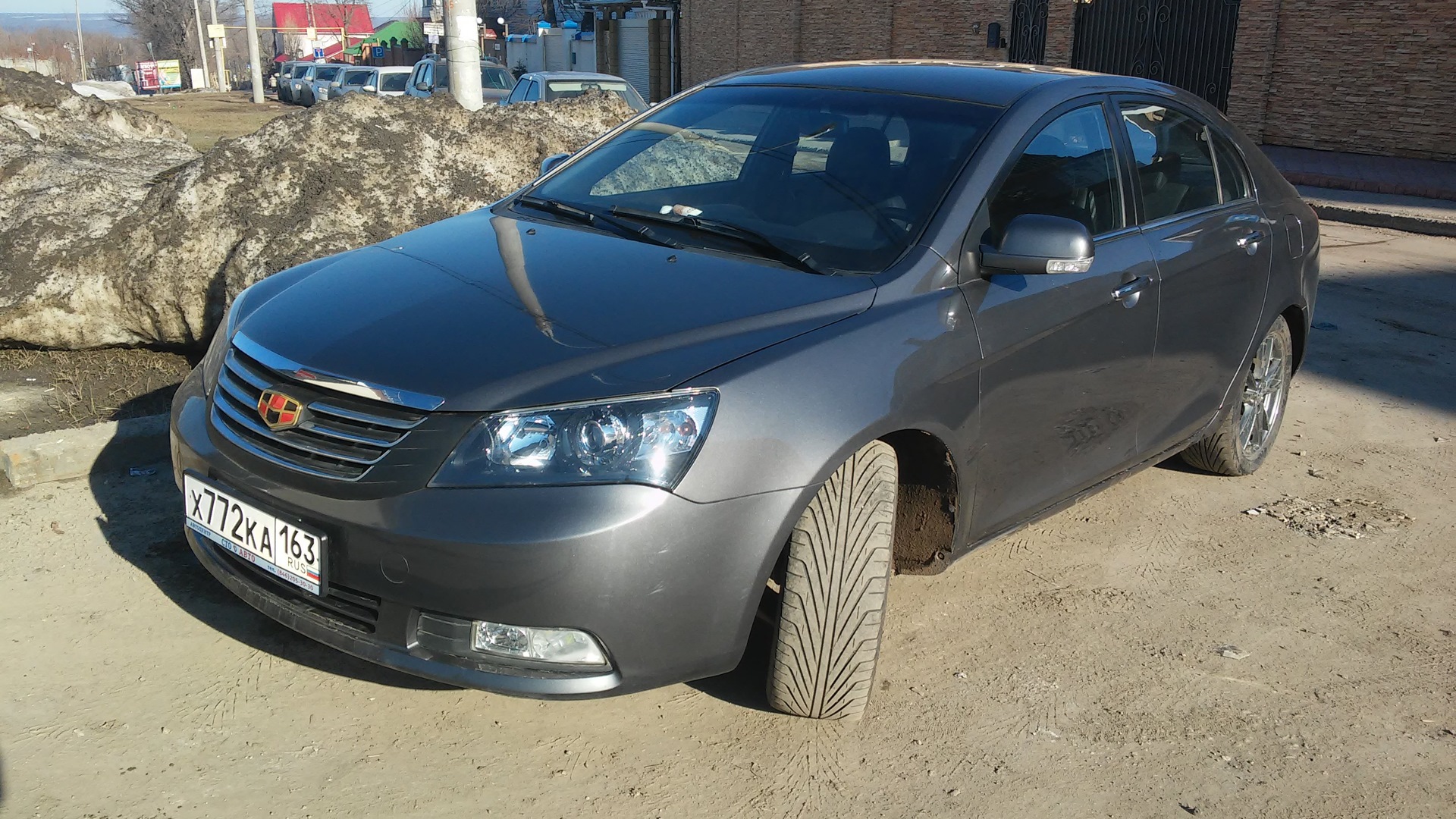 Emgrand 7 отзывы. Машина Geely Emgrand Fe-1. Машина Geely fe1. Джилик под. Джилики.