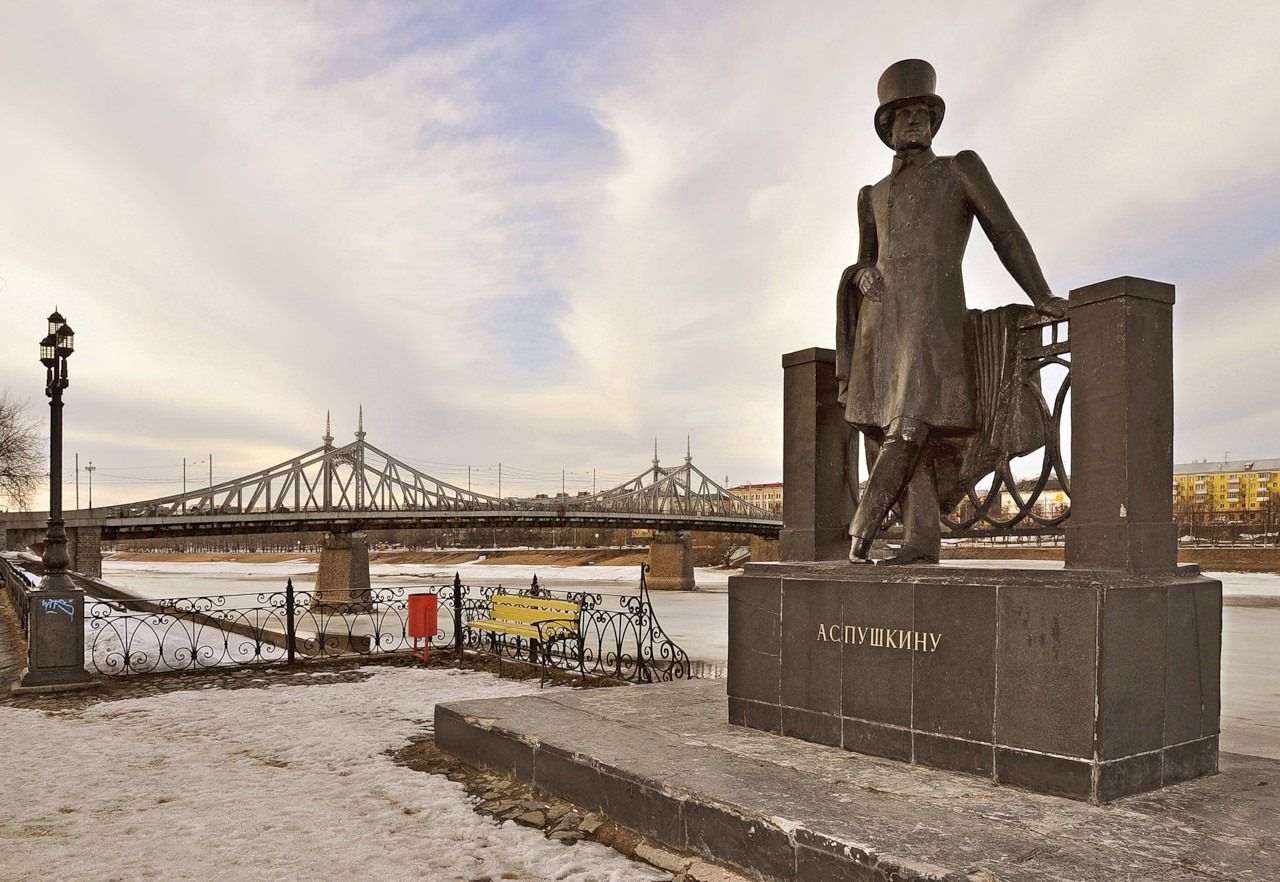 Тверь достопримечательности фото. Памятник Пушкину в Твери. Город Тверь памятник Пушкину. Доспромичательности Твери. Главная достопримечательность города Тверь.