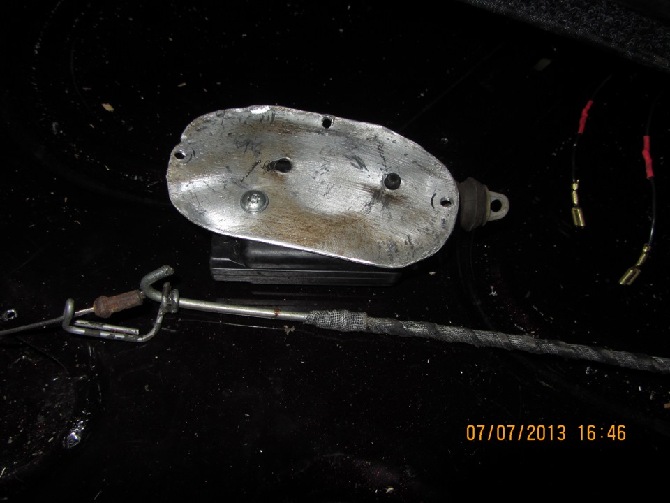 Кроим багажник. Часть 4. Скрытая установка электрозамка. — ГАЗ 2410, 3 ...