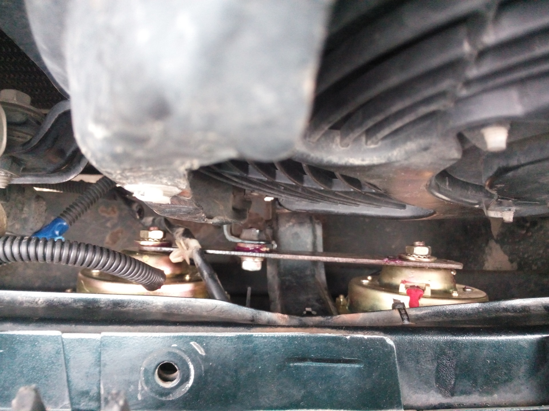 клаксоны от волги. — Mitsubishi Pajero Sport (1G), 2,5 л, 2008 года ...