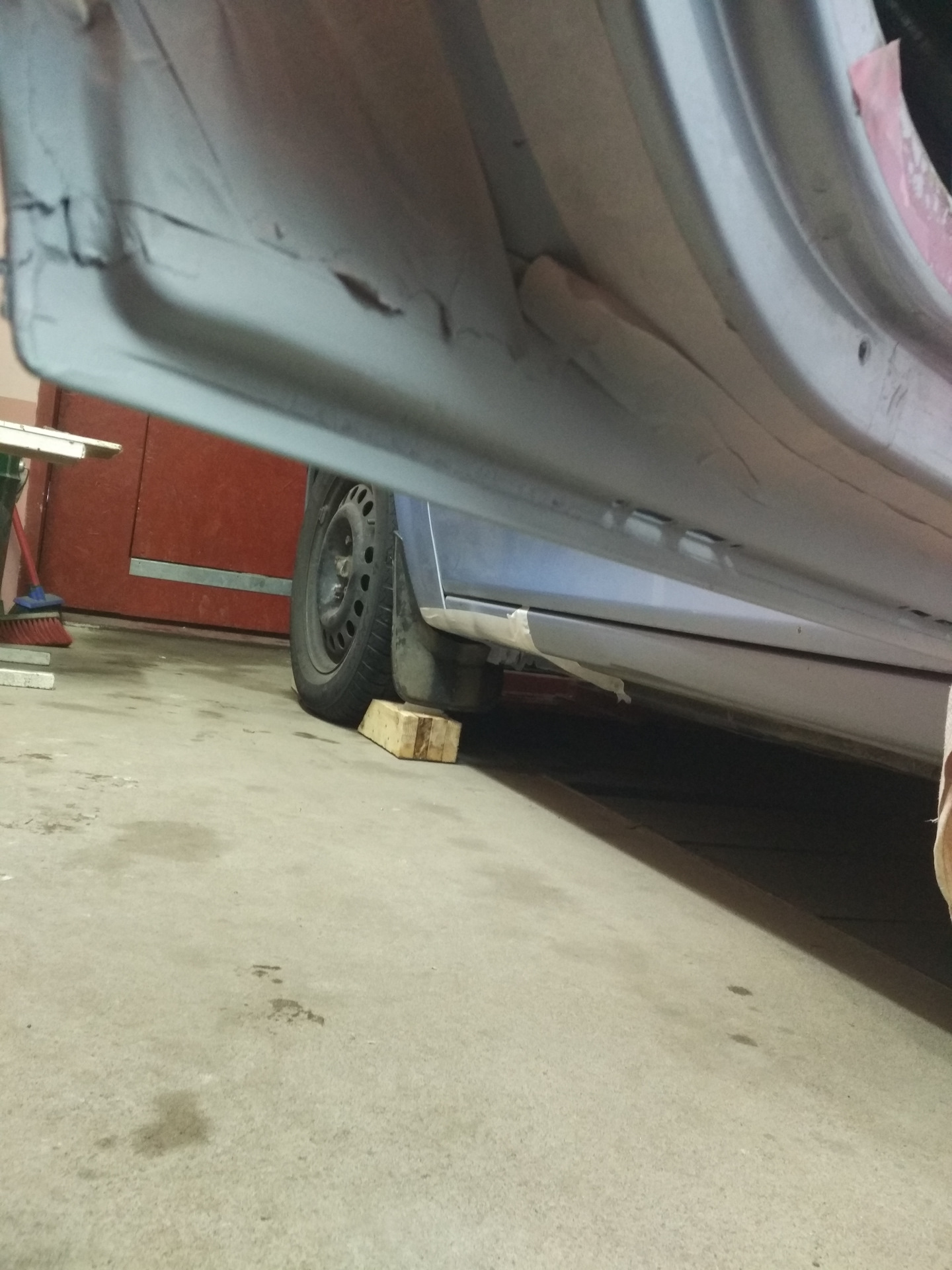 выпрямление порога автомобиля. приспособление для правки порогов автомобиля. выпрямление порога автомобиля. ланос замятый порог. выравнивание порогов.