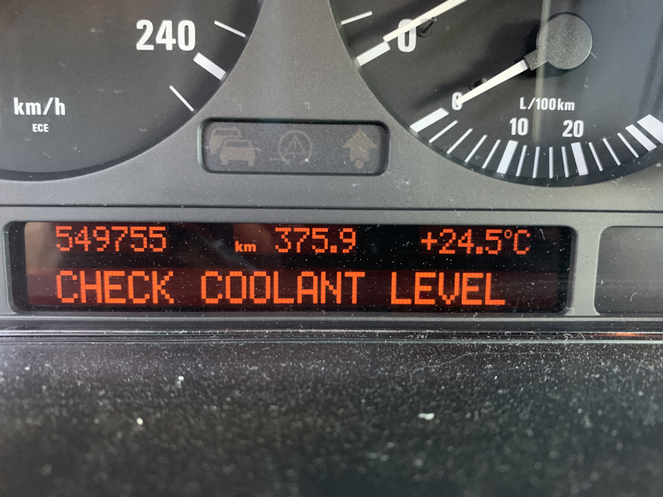 CHECK COOLANT LEVEL — BMW 5 series Touring (E39), 2,5 л, 2000 года