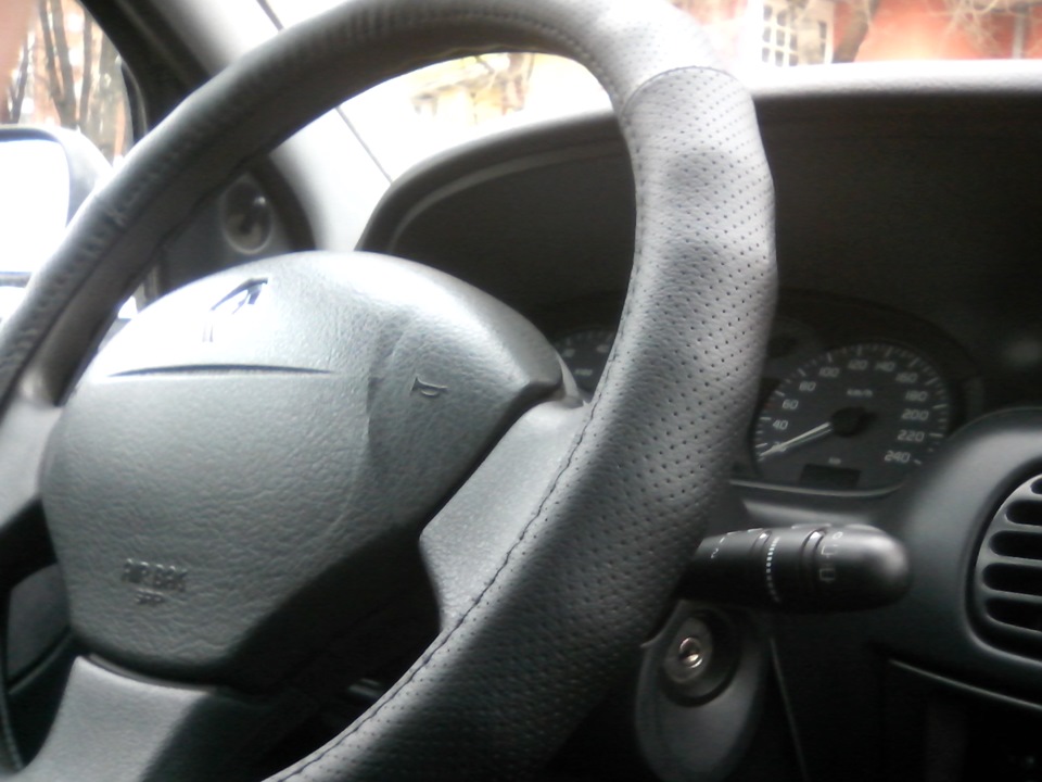 Оплетка на руль рено меган. Рено меган 2 оплетка. Оплетка на руль рено меган. Оплетка на руль рено меган. Карбоновый руль на меган 2.