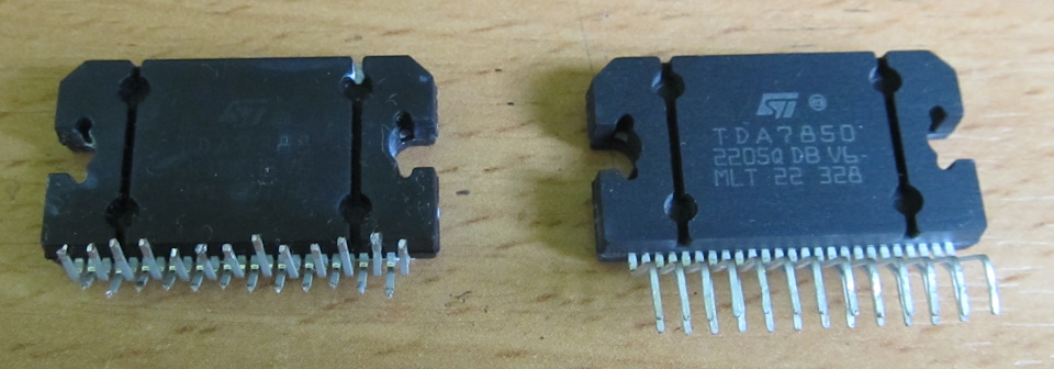 слева выкушенная из платы TDA7388, справа TDA7850 перед установкой — Lada Vesta (1G)