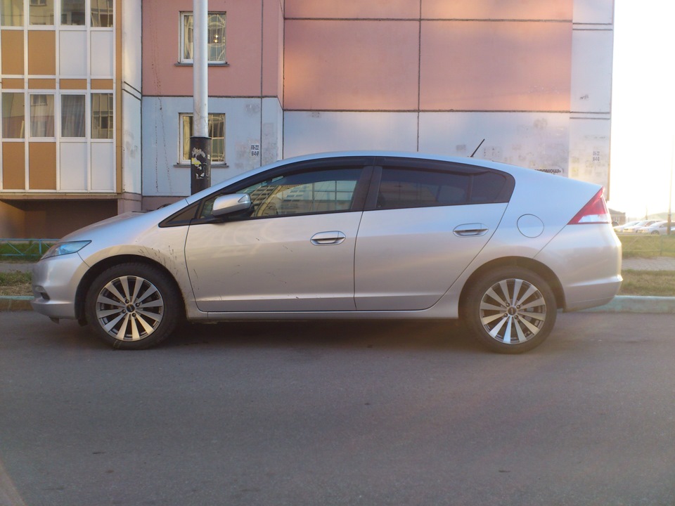 Меняю литье на литье. Honda Insight диски r17. Хонда Инсайт на 17 дисках.