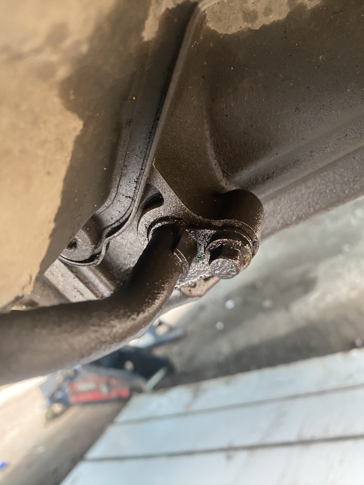 Вытекло масло из акпп — Volvo S60 (1G), 2,5 л, 2007 года | наблюдение ...