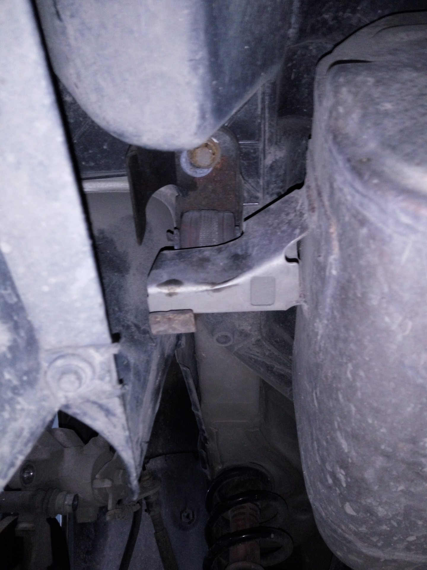 Кронштейн глушителя рено меган 2. Глушитель рено меган сценик 1. 5. Замена глушителя меган 2. 6.