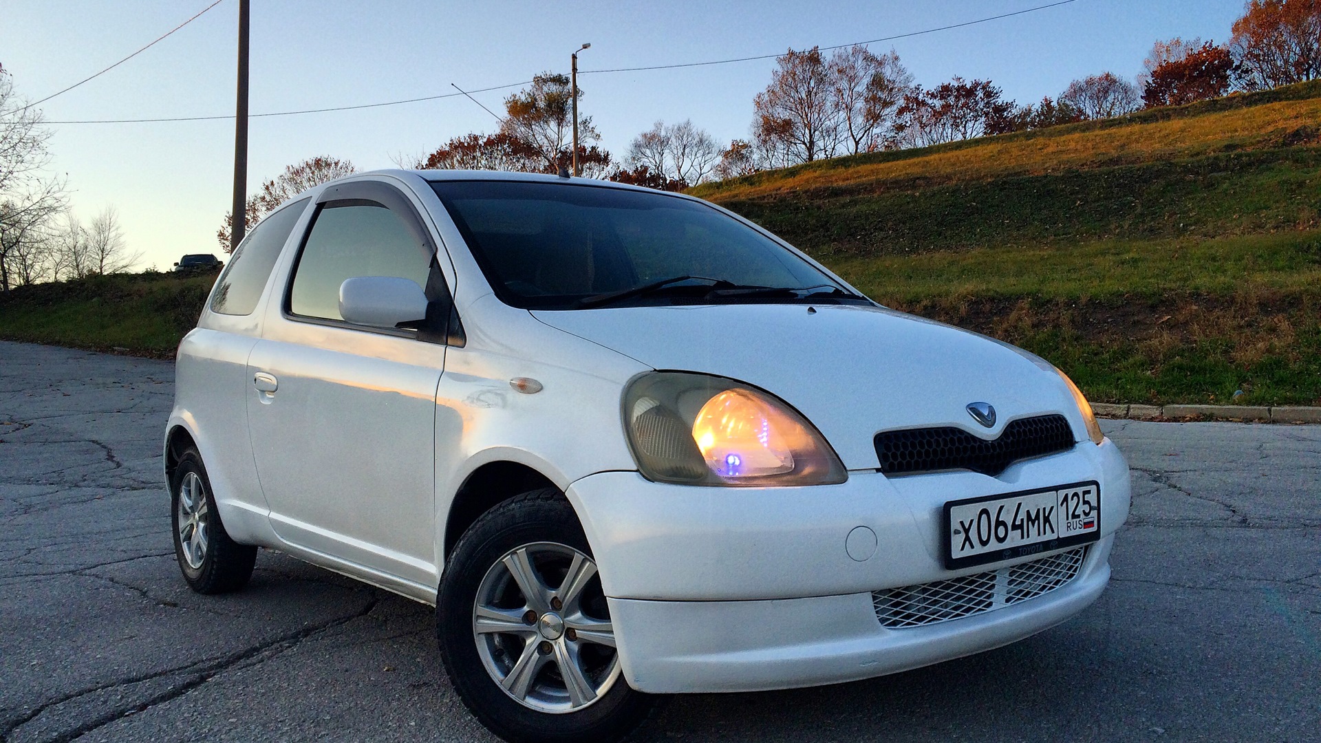 Toyota Vitz (10) бензиновый 2001 | на DRIVE2