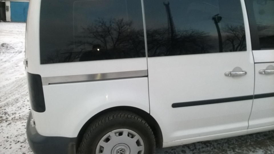 Накладка на рельсу здвижной двери — Volkswagen Caddy (3G), 1,9 л, 2005 ...