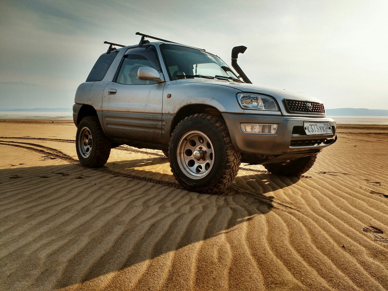 Рав 4 первый. Toyota rav4 1994 Offroad. Toyota rav4 1 поколение off Road. RAV 4 1998 off Road. Toyota rav4 sxa10 off Road.