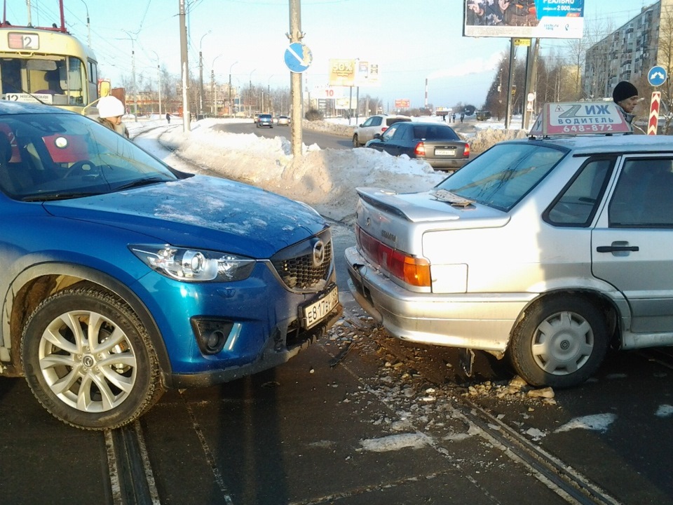 Первая неприятность на дороге или возможность установить сетку в бампер ...