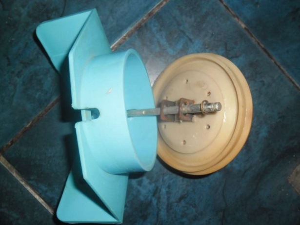 Оригинальное крепление запаски на заднюю дверь — LADA 4x4 3D, 1,4 л ...