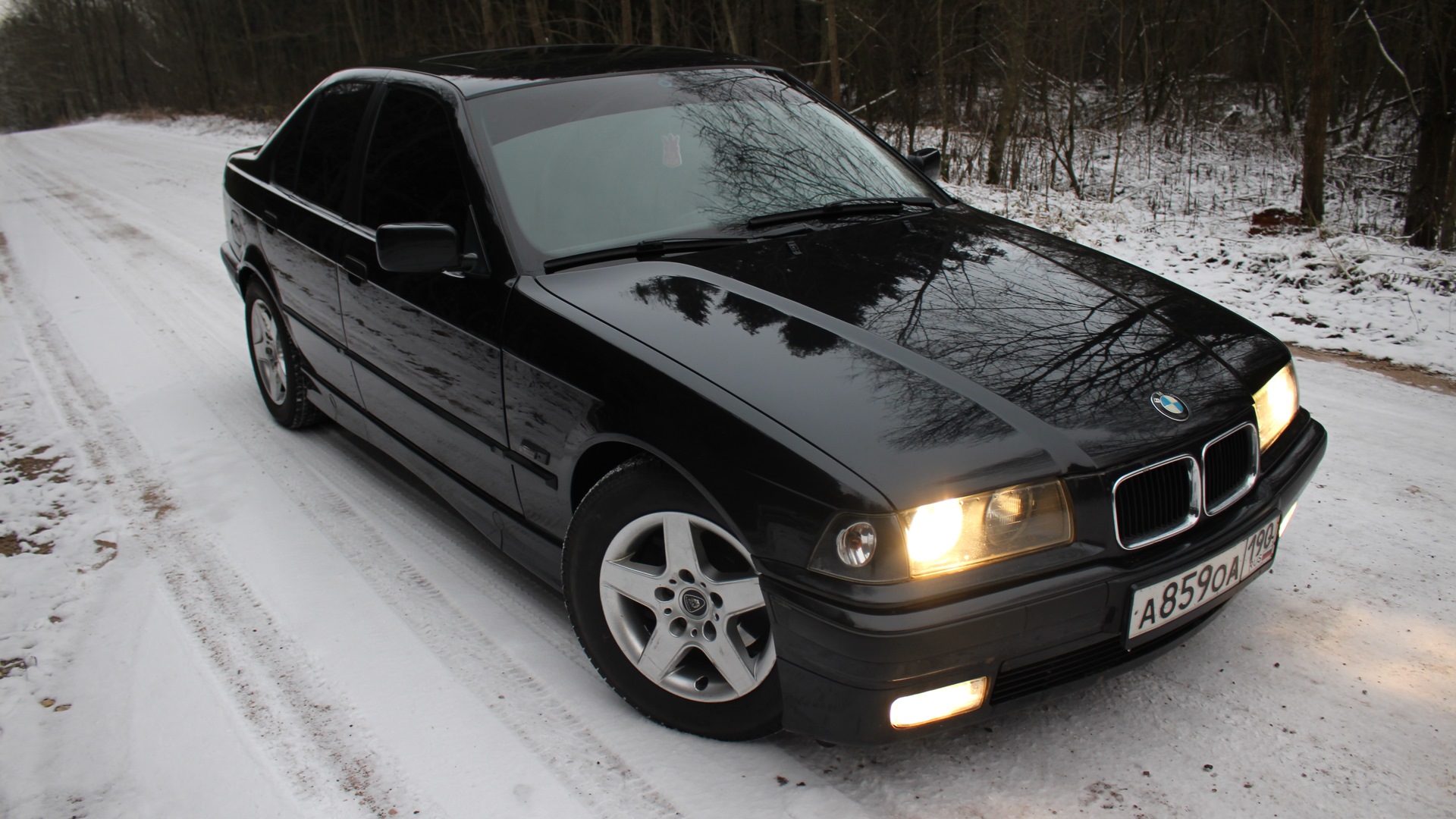 BMW 3 Series 1994 года черная