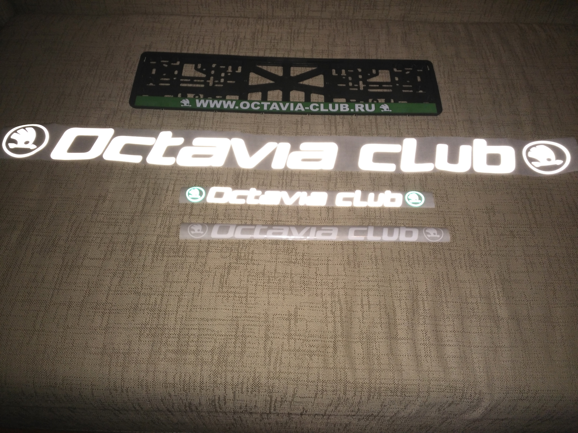 Octavia club. Skoda Octavia Club a7 наклейка. Octavia Club наклейки. Шкода клаб наклейки. Skoda Octavia Tour клубные наклейки.