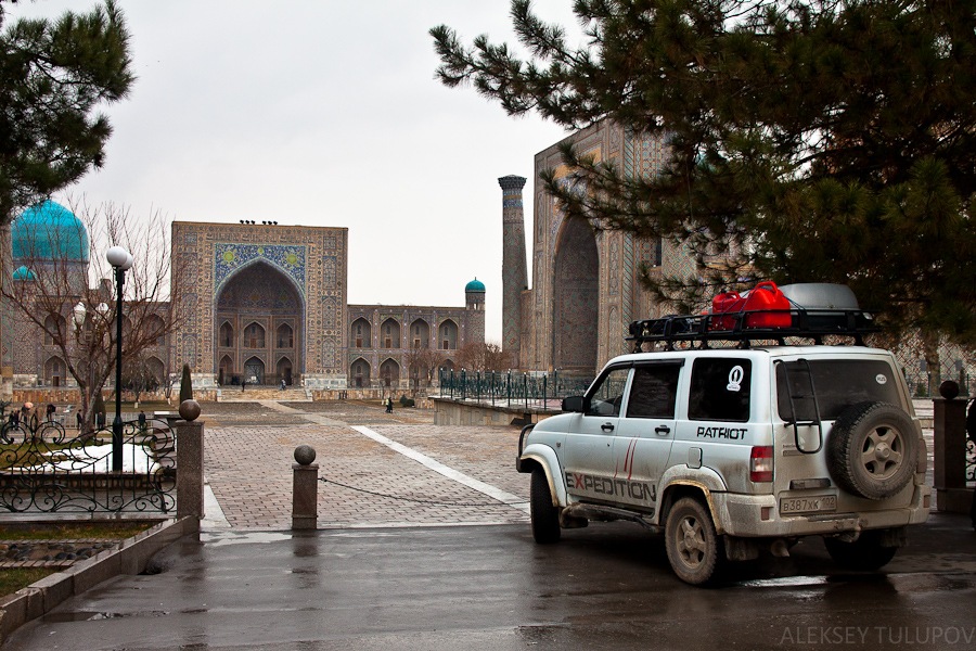 В узбекистан на машине. Samarkand Darvoza. Узбекистан Самарканд УАЗ машина. Узбекистан ул Сагдиана г Самарканд 27д. Ровер Самарканд.