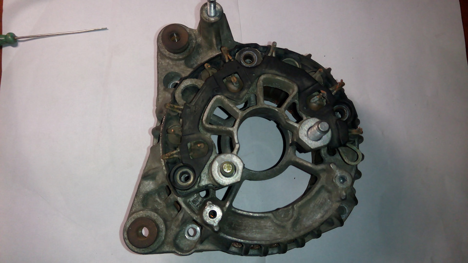 Диодный мост на своем месте. — Volkswagen Golf Mk4