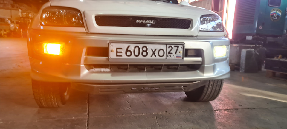 Так выглядит в режиме поворот — Toyota RAV4 (I)