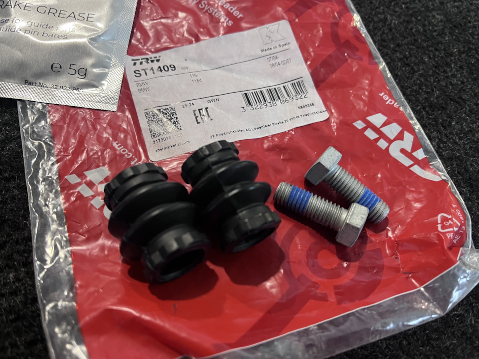 Фото в бортжурнале Jeep Cherokee (KL). Запчасти на фото: ST1409