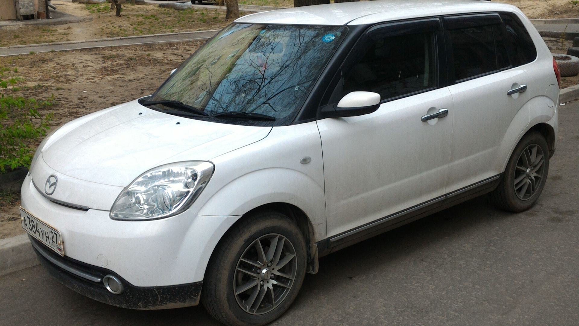 Mazda verisa. Mazda Verisa 2009. Мазда Вериса белая 2009 год.