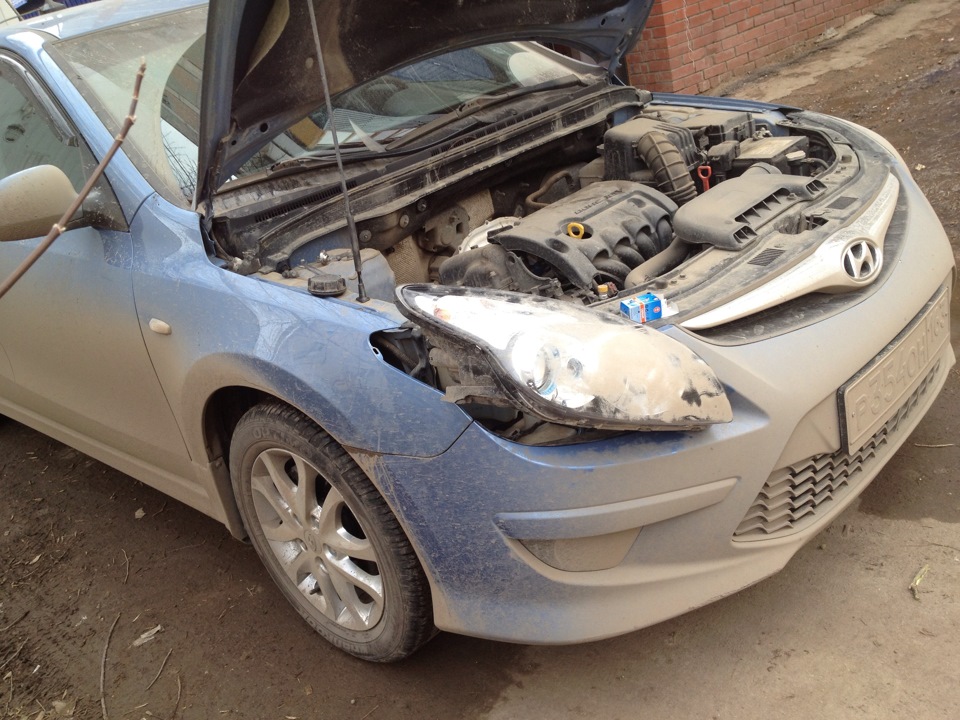 I40 как снять фару Замена лампочки в правой фаре - Hyundai i30 (1G), 1,6 л, 2011 года своими руками