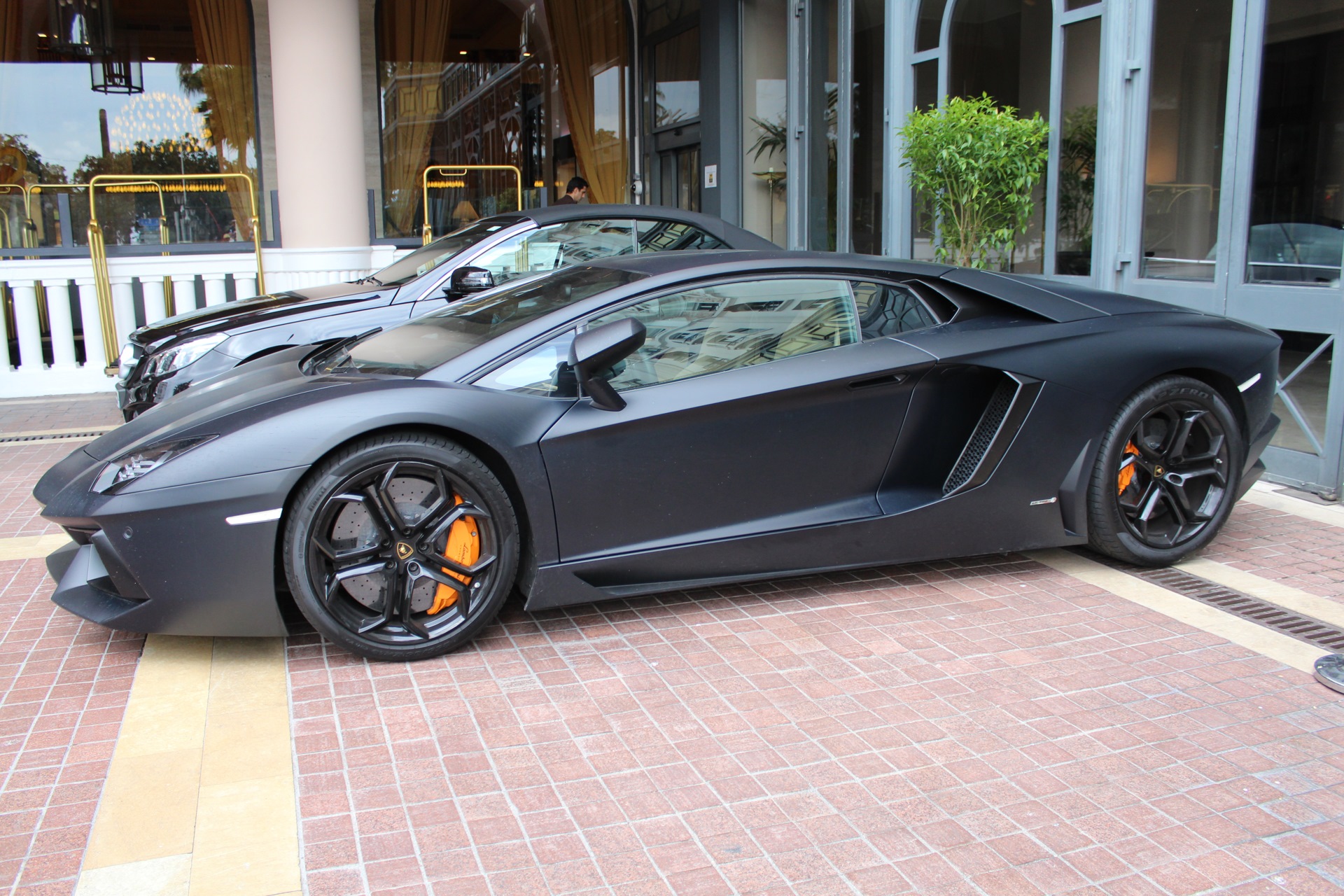 Lamborghini Aventador черный матовый