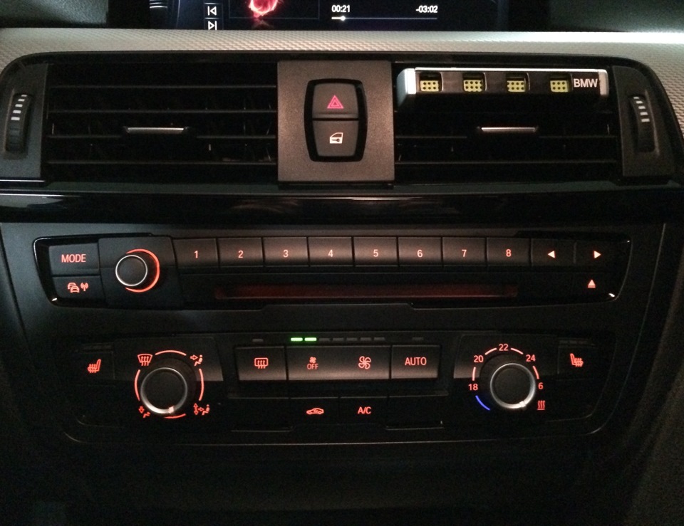 Что значит климат контроль однозонный. BMW f30 однозонный климат. Климат контроль БМВ ф30. Климат контроль BMW f30. Блок управления климатом f30.