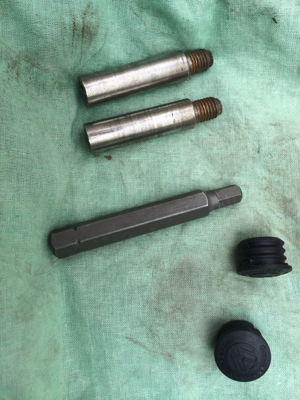 Направляющие пальцы, шестигранник, колпачки :-) — Skoda Octavia A5 Mk2