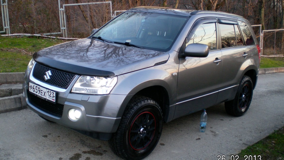 Suzuki Grand Vitara серый