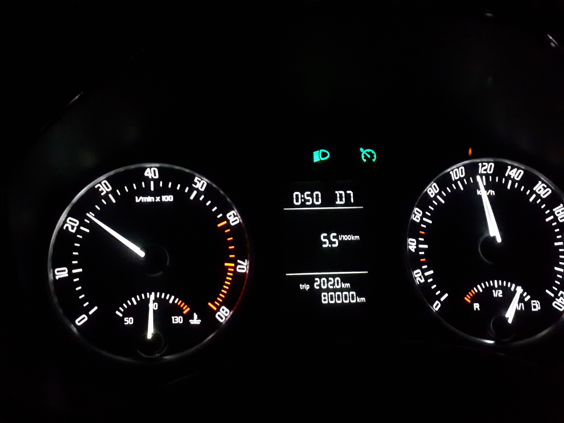 Скорость 120. Skoda Octavia a7 Speedometer. Octavia 1.8TSI Speedometer Top Speed. Шкода Октавия а5 скорость 200.