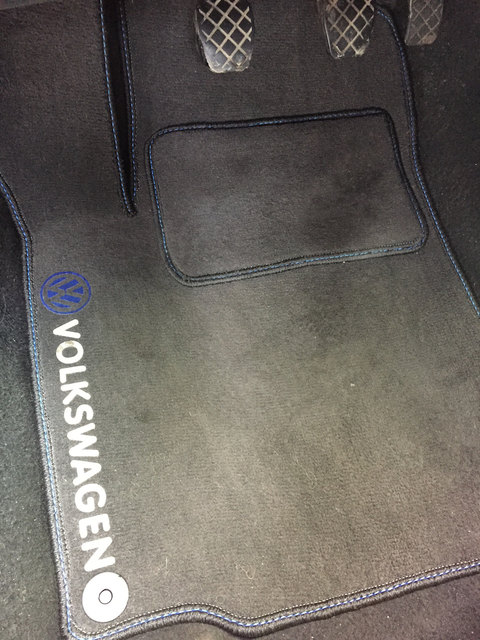 Замена ковриков — Volkswagen Golf Mk4, 1,4 л, 2001 года | аксессуары ...