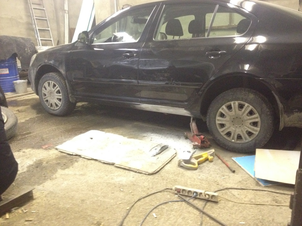 косяк. Замял об бордюр порог. — Skoda Octavia A5 Mk2, 1,6 л, 2012 года ...