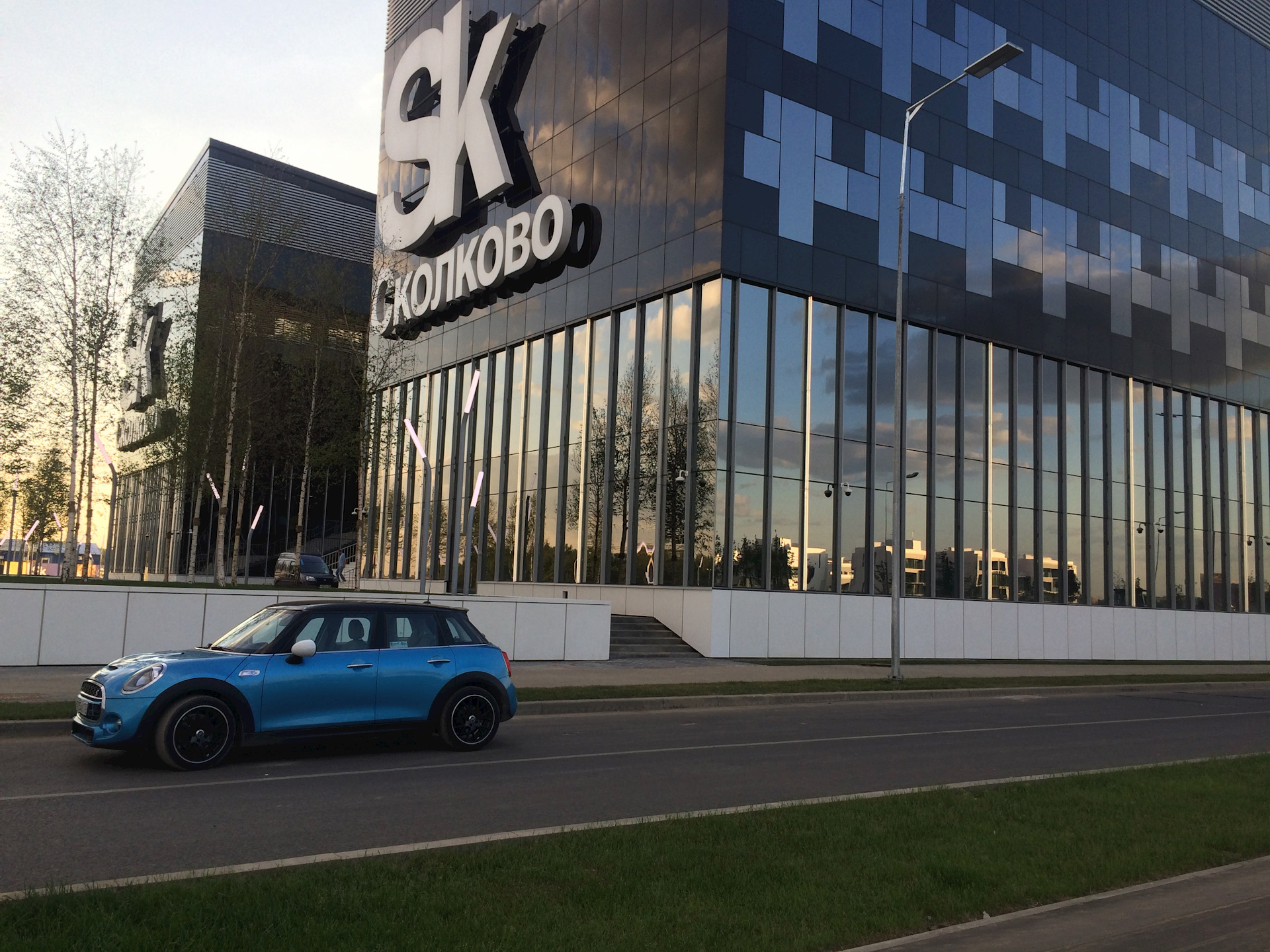 StartUp Village — MINI Cooper S Mk III, 2 л, 2015 года | фотография | DRIVE2