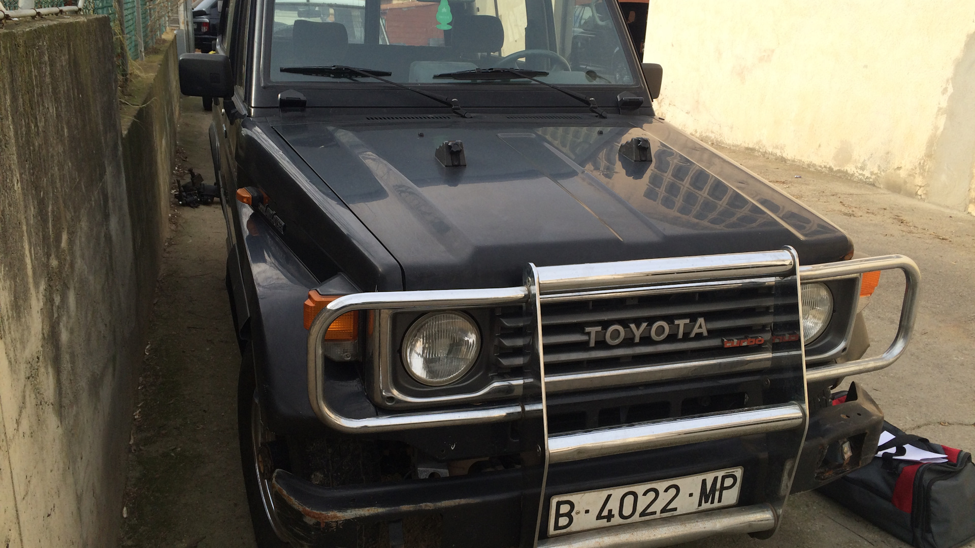 Toyota Land Cruiser 70 2.5 дизельный 1991 | BJ73 Белый Медведь. на DRIVE2